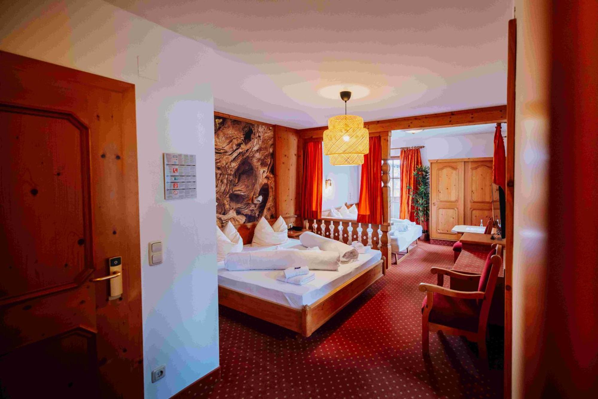 Hotel In The Heart Of The Alps Uttendorf Exterior photo